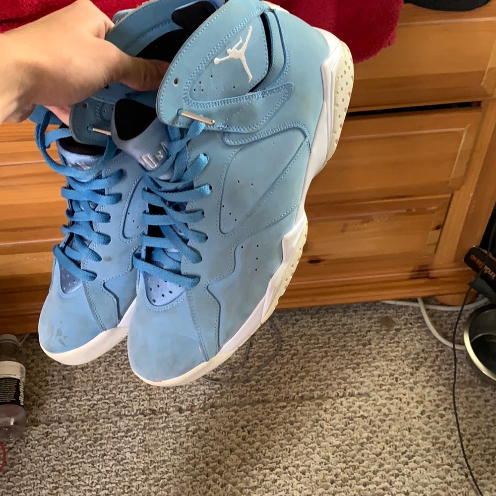 Jordan 7 Pantone